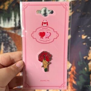 Jellycat Amuseables Rose Bouquet Pin Badge